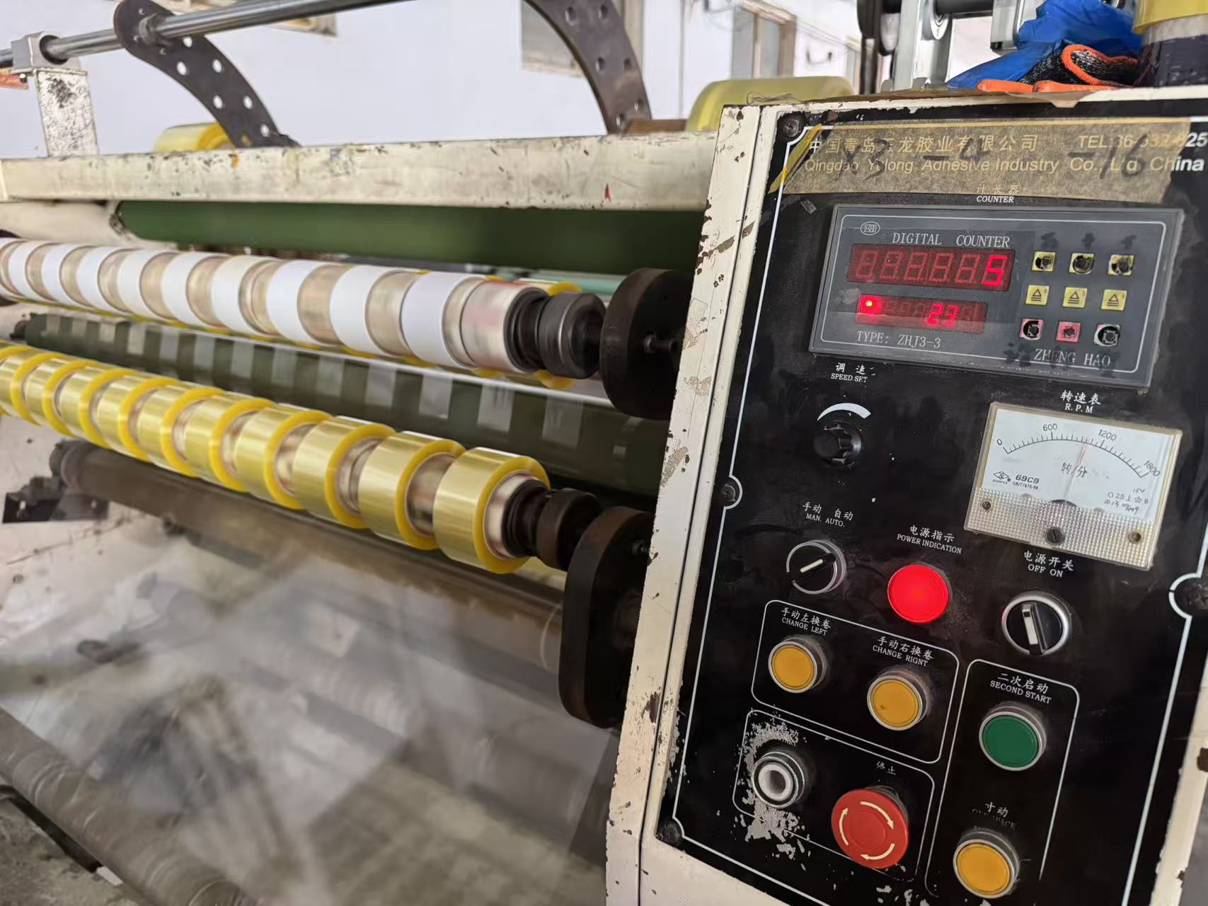 Kegiatan Kesejahteraan Masyarakat Pabrik Memberikan Kehangatan kepada Tim Industri Manufaktur